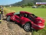 Cum a scăpat de moarte o șoferiță de 19 ani în ultimul moment, după ce a rămas cu mașina blocată pe calea ferată
