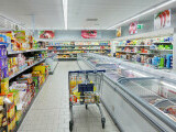 Peste 20 de supermarketuri și hipermarketuri au fost închise de ANSVSA. 12 tone de alimente au fost retrase