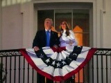 Moment romantic între Donald Trump și Melania în timpul festivităților de Ziua Independenței. FOTO&VIDEO