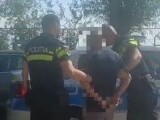 Un bărbat și-a amenințat soția cu pistolul și a lovit-o, după ce s-au întors în România. Cum a fost găsit apoi de (…)