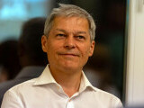 Dacian Cioloș, luat în calcul pentru șefia SRI sau SIE de Nicușor Dan - surse