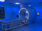 Incident horror în New York. Un bărbat care purta un colier metalic a fost absorbit de un aparat RMN