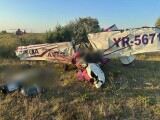 Un avion de mici dimensiuni s-a prăbuşit în zona Gura Portiţei. Cele două persoane aflate la bord au murit. FOTO