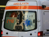 Un copil de 3 ani a căzut de la etajul al treilea al unui bloc din Câmpulung. Micuțul a fost transportat la spital