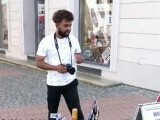 Reacția unui tânăr din Sri Lanka, în mijlocul arșiței resimțite la 45 de grade Celsius la Timișoara