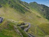 Aglomerație pe Transfăgărășan din cauza numărului mare de turiști. Polițiștii atenționează șoferii