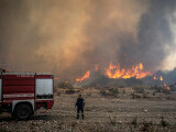 Grecia se confruntă cu cinci incendii majore pe fondul caniculei. Autoritățile continuă evacuările