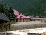 Noi furtuni puternice în Moldova, în zonele deja devastate de inundații. ANM a emis Cod portocaliu
