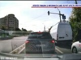 VIDEO cu momentul în care un tramvai și un autobuz s-au ciocnit în București. 11 călători răniți, unul are plăgi tăiate