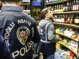 Arestări masive în Turcia, pentru producerea de alcool de contrabandă. Autoritățile au confiscat peste 33.000 litri