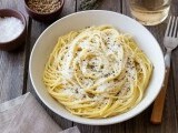 Scandal politico-culinar la Roma, după ce un site britanic a adăugat alte ingrediente într-o rețetă tradițională de (…)