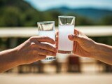 Ouzo – băutura tradițională a Greciei: ce este, cum se bea și ce nu știai despre ea