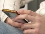 Majoritatea germanilor nu se despart de smartphone nici la toaletă. Tinerii sunt cei mai dependenți de telefoanele (…)