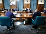 Guvernul va opri transferurile între instituții și va suspenda concursurile. Schimbări privind cumulul pensiei cu (…)