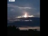 O minge uriașă de foc a făcut noaptea zi în Japonia. ”Aerul vibra. Era la fel de strălucitoare ca Luna” | VIDEO