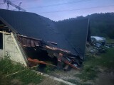 Furtuna a făcut prăpăd în 15 județe. Acoperișuri prăbușite peste oameni. O persoană a murit în Argeș