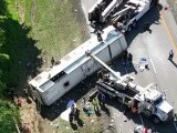 Un autobuz s-a răsturnat pe o autostradă din SUA. Cinci pasageri au murit și alți 24 au fost răniți