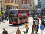 Gestul banal care i-a adus unei femei o amendă de 150 de lire, pe o stradă din Londra. A fost urmărită de trei ofițeri