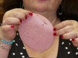 Parizer cu spumant sau cu Fetească neagră? Degustătorii fac ”pairing” surprinzător cu mezelul preferat al românilor