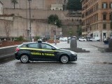 Un român din Italia a păcălit zeci de oameni cărora le-a dat documente false și ștampile inventate. Metoda folosită