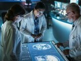 Doi gemeni identici din Marea Britanie au fost diagnosticați cu aceeași boală extrem de rară, la 8 ani distanță