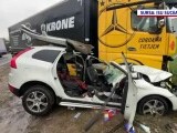 O femeie a murit, iar fiicele ei au fost rănite după ce mașina lor a fost lovită de un camion, în Suceava