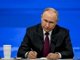 Putin confirmă interesul pentru negocieri cu Washingtonul, pe fondul unei oferte controversate privind Crimeea și (…)