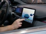 Mașinile electrice, cele mai căutate la Salonul Auto București. Expozanții, uimiți de cât de bine pregătiți au venit (…)