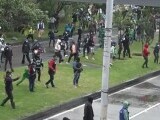 Protest anti-Trump la Bogota. Cel puțin patru polițiști au fost răniți cu săgeți în fața ambasadei americane