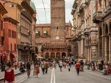 Bologna – ghid complet de călătorie. Atracții turistice, gastronomie, universitate și experiențe culturale în Italia