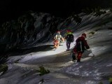 Doi turiști, salvați după zece ore, din Piatra Craiului. Un „temerar” avea pungi de plastic la picioare |FOTO