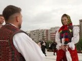 Cerere în căsătorie la Catedrala Națională. Credincioșii vin cu emoție să se închine: ”Să aducem puțin din dragostea (…)