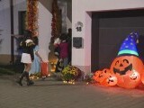 Copiii și adulții au sărbătorit Halloween-ul cu costume și decorațiuni spectaculoase. Petrecerile tematice au (…)