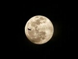 Fenomen spectaculos pe cer. Când poți vedea „Superluna Castorului” - cea mai mare superlună din 2025