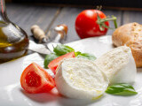 Mozzarella – ce este, cum se face și cum o folosim corect în bucătărie