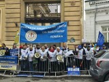 Sindicaliștii din învățământ, protest față de tăierile de personal: „Profesorii nu sunt vinovații crizei din țară”. (…)