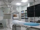 Pacienții cu probleme cardiace din Onești vor beneficia de un angiograf modern. Prima operație a fost transmisă live