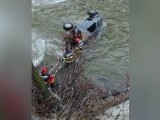 Un călugăr și o măicuță au căzut cu mașina în râul Jiu. Au ieșit pe geamul autoturismului înainte de sosirea (…)