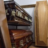 O bătrână s-a trezit într-un SICRIU, după ce fusese declarată decedată. Cum s-a produs greșeala