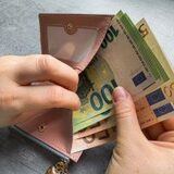 Bulgaria va trece la zona euro de la 1 ianuarie 2026. Magazinele vor afișa prețuri în leva și în euro din iulie (…)