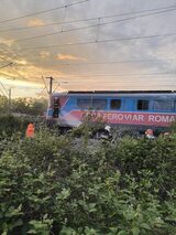 Transvazare de benzină în cisterne vagon, sub supravegherea pompierilor din Teleorman