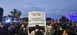 Miting pro-Europa în Bucureşti şi în alte oraşe din ţară. Oda Bucuriei răsună în Piața Victoriei: „Cu resemnare se (…)