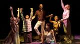 NIMIC NU E ÎNTÂMPLĂTOR, un spectacol inspirat de teatralitatea constelațiilor familiale