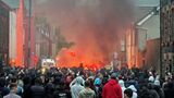 Revolta din Irlanda de Nord continuă: atacuri asupra poliției și case incendiate