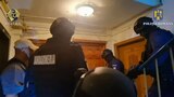 Femeie din Ploiești, reținută de DIICOT după ce a forțat o persoană cu handicap să cerșească zilnic