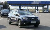 Nouă străini fără drept de a călători în spațiul Schengen, depistați ascunși într-o semiremorcă în apropiere de Nădlac