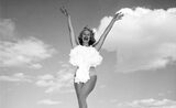 Un bărbat a aflat, după 25 de ani de căutări, cine a fost cu adevărat „Miss Atomic Bomb”, femeia din imaginea (…)