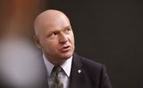 Lovitura de 85 de milioane de euro pe care o dă miliardarul român care le-a cerut socrilor o maşină şi bani!