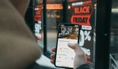 Black Friday și capcana FOMO. Cum te împinge frica de a rata ofertele să faci cumpărături impulsive