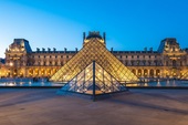 Muzeul Luvru din Paris redeschide porțile după jaful de bijuterii